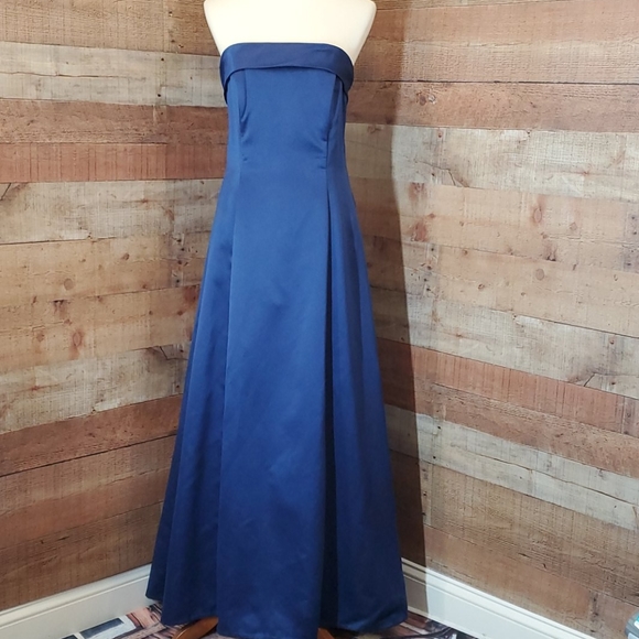 Urban Girl Nites Prom or Evening Gown - Picture 1 of 6